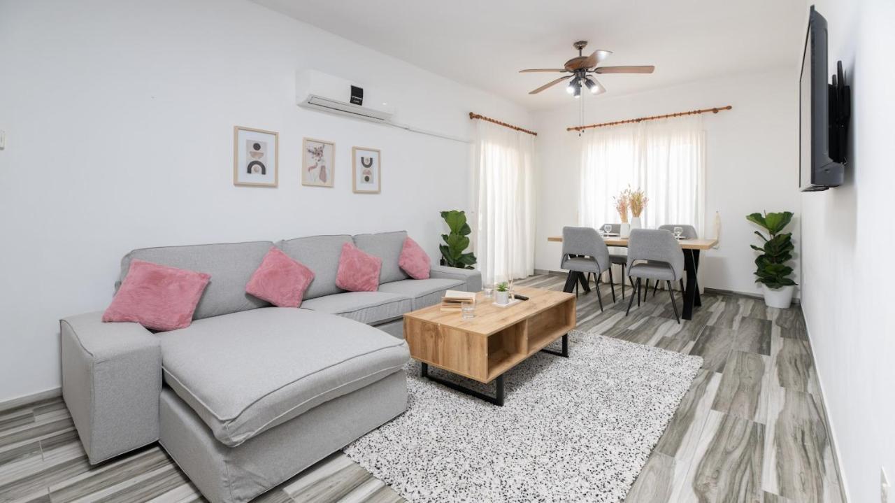 Beautiful Apartment In Harbour Paphos, Central & Close To Beach Exterior foto